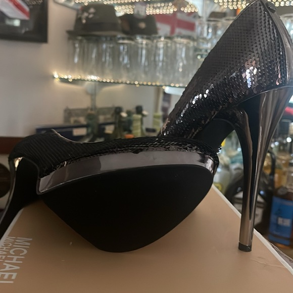 Micheal Kors Sequin Pumps. Size 11 - Picture 6 of 7